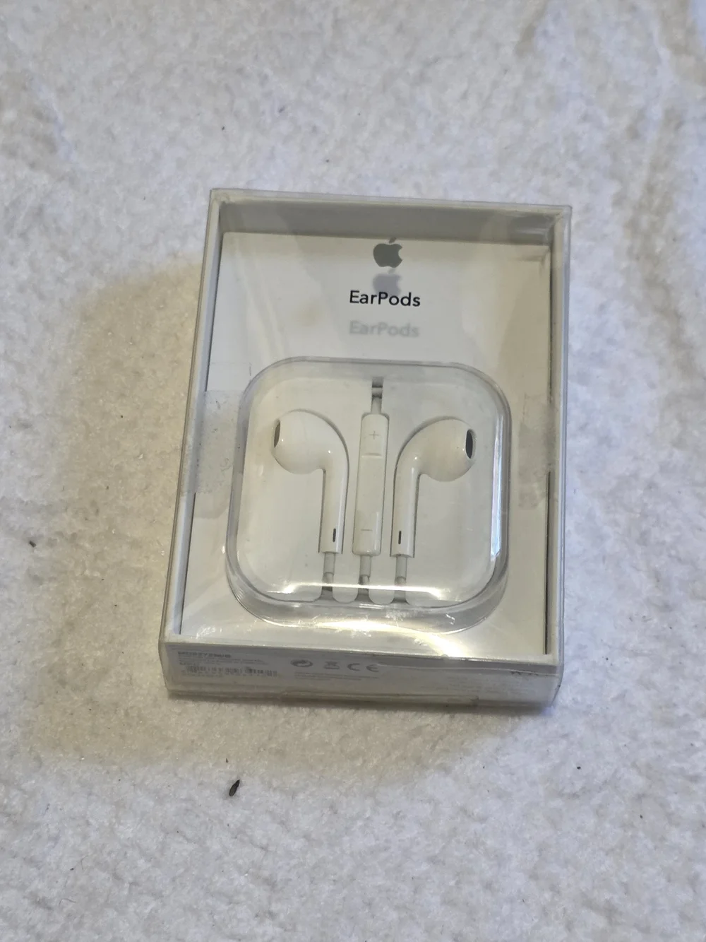 Apple EarPods with Remote and Mic - White
